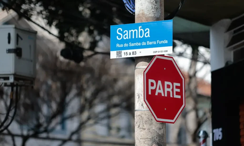 Em São Paulo, rua é renomeada em homenagem à história do samba