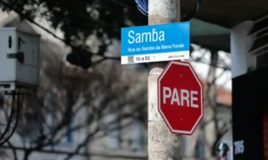 Em São Paulo, rua é renomeada em homenagem à história do samba